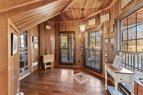 Entry Way - 812 Riverdale Rd, Toccoa, GA 30577 photo 4 of 10