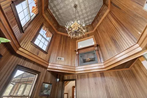 Entry Way - 812 Riverdale Rd, Toccoa, GA 30577 photo 7 of 10