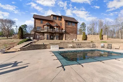 Exterior - 812 Riverdale Rd, Toccoa, GA 30577 photo 8 of 10