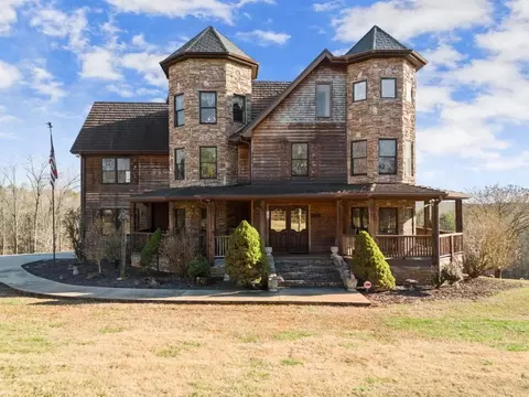 Exterior - 812 Riverdale Rd, Toccoa, GA 30577 photo 3 of 10