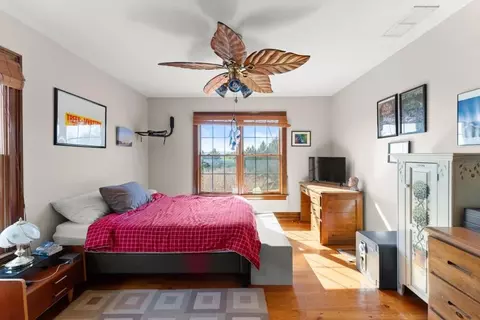 Bedroom - 812 Riverdale Rd, Toccoa, GA 30577 photo 5 of 9