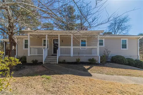 5498 Balmoral Dr, Douglasville, GA 30135
