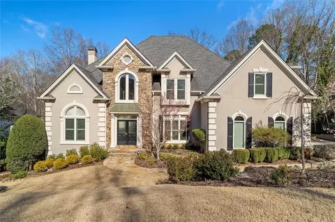 8210 Sentinae Chase Dr, Roswell, GA 30076