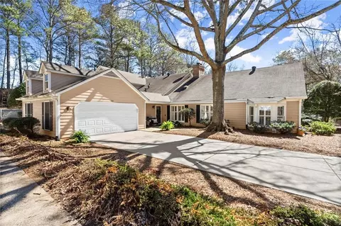 108 Great Oaks Ln, Roswell, GA 30075