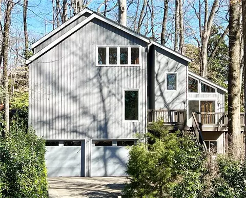 566 Hickory Hills Ct, Stone Mountain, GA 30083