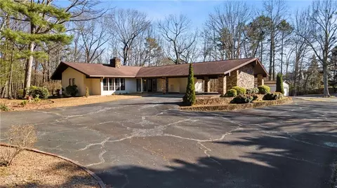 2499 E Maddox Rd, Buford, GA 30519