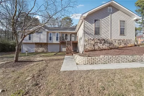 957 Ross Ct, Stone Mountain, GA 30087