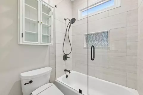 Bath - 1884 Point River Dr, Duluth, GA 30097 photo 2 of 9