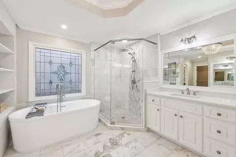 Bath - 1884 Point River Dr, Duluth, GA 30097 photo 4 of 9