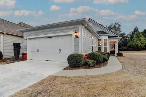 6307 Rockpoint Ln, Hoschton, GA 30548