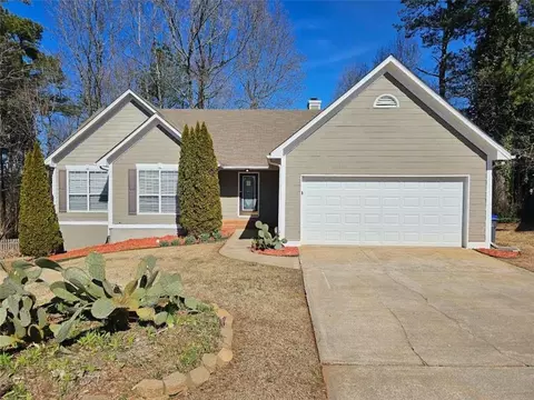 828 Gateshead Ct, Lawrenceville, GA 30043