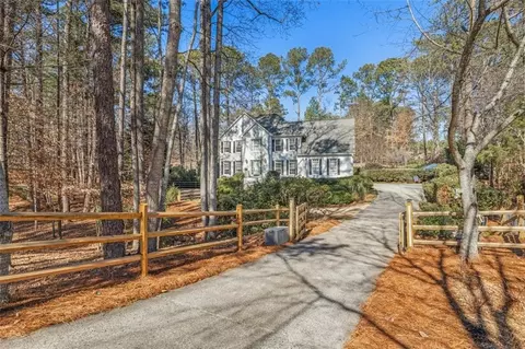 2060 Henderson Heights Trl, Milton, GA 30004