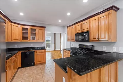 Kitchen - 1805 Lower Dowda Mill Rd, Jasper, GA 30143 photo 4 of 5