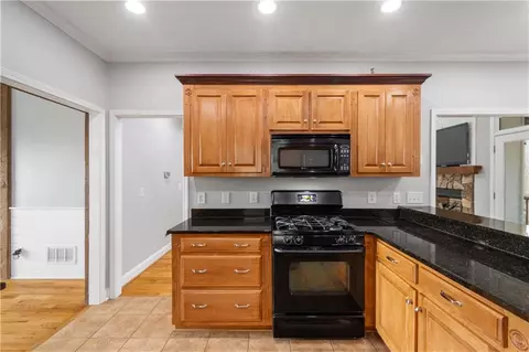 Kitchen - 1805 Lower Dowda Mill Rd, Jasper, GA 30143 photo 3 of 5
