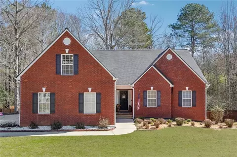 509 Plantation Creek Dr, Loganville, GA 30052