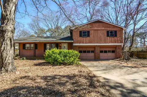 562 Harbins Rd, Dacula, GA 30019