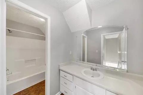 Bath - 3713 Spring Leaf Ln, Acworth, GA 30101 photo 6 of 6