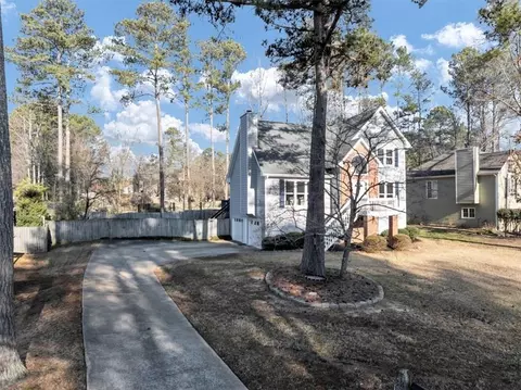 Exterior - 3713 Spring Leaf Ln, Acworth, GA 30101 photo 3 of 11