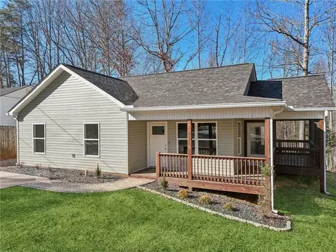 8950 Fairlane Trl, Gainesville, GA 30506