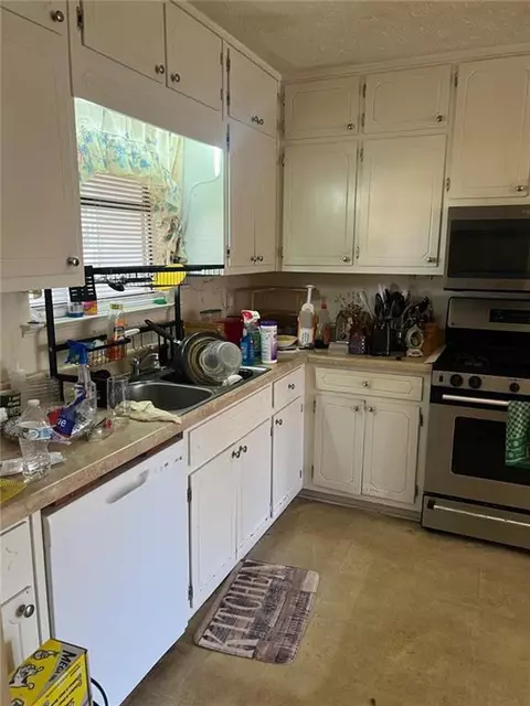 Kitchen - 3845 Hwy 81 W, Hampton, GA 30228 photo 1 of 2