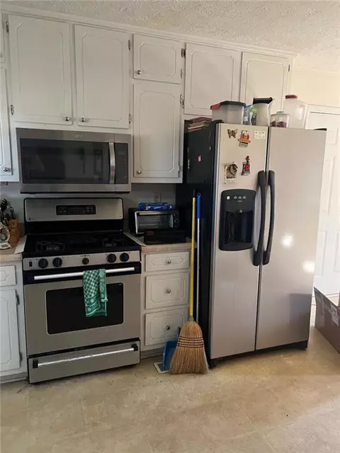 Kitchen - 3845 Hwy 81 W, Hampton, GA 30228 photo 2 of 2