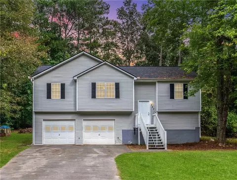152 Country Cottage Cir, Carrollton, GA 30116