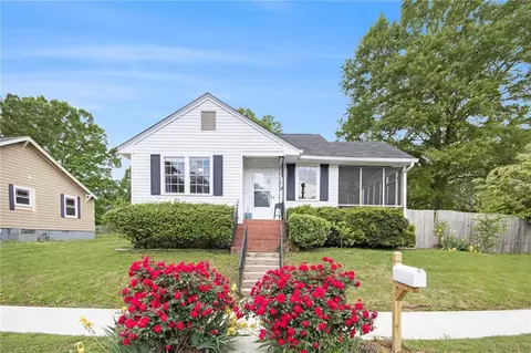 2 Crescent St SE, Lindale, GA 30147