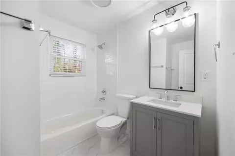 Bath - 3451 Keswick Ct, Atlanta, GA 30341 photo 2 of 5