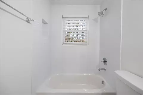 Bath - 3451 Keswick Ct, Atlanta, GA 30341 photo 3 of 5