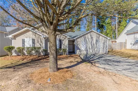 5193 Seaside Ct, Atlanta, GA 30349