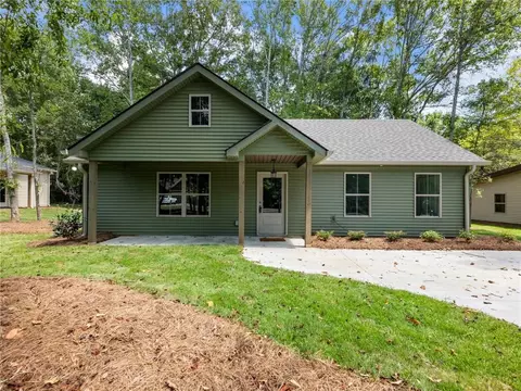 8087 Beachwood Dr, Murrayville, GA 30564