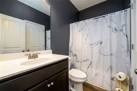 Bath - 260 Kyndal Dr, Hampton, GA 30228 photo 1 of 3