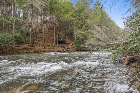 1112 Cherokee Ln, Mccaysville, GA 30555