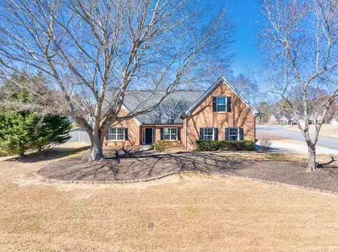 1270 Platinum Dr, Hoschton, GA 30548
