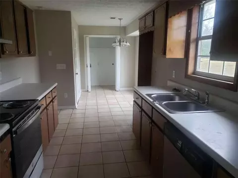 10 Oak Wood Ln, Covington, GA 30016