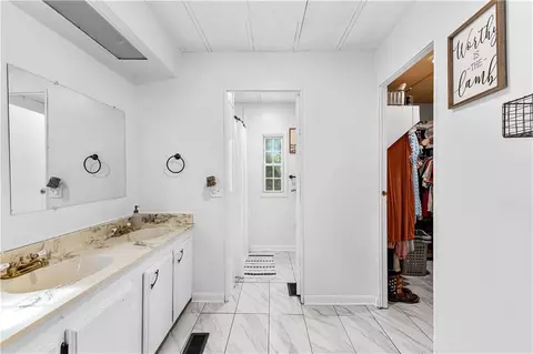 Bath - 33 Wright Rd, Rockmart, GA 30153 photo 1 of 3