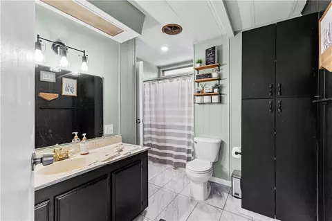 Bath - 33 Wright Rd, Rockmart, GA 30153 photo 2 of 3