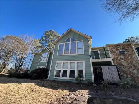 2115 Canyon Point Cir, Roswell, GA 30076