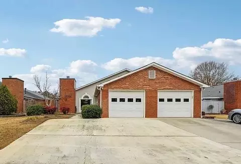 135 Wilbanks Dr, Fayetteville, GA 30215