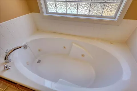 Bath - 75 Horseshoe Dr, Covington, GA 30014 photo 1 of 16