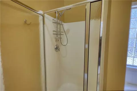 Bath - 75 Horseshoe Dr, Covington, GA 30014 photo 2 of 16