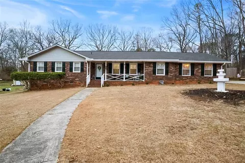 4164 W Shore Ct, Douglasville, GA 30135