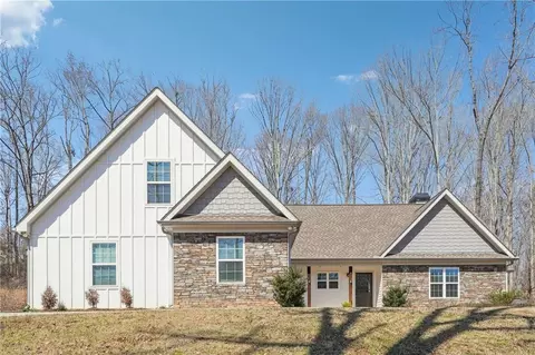 40 Oak Forest Dr, Oxford, GA 30054