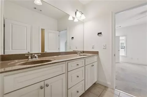 Bath - 12469 Danesfeld Dr, Milton, GA 30004 photo 4 of 5