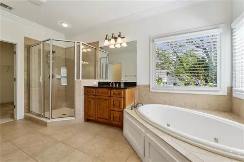Bath - 12469 Danesfeld Dr, Milton, GA 30004 photo 2 of 5