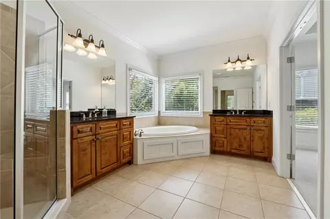 Bath - 12469 Danesfeld Dr, Milton, GA 30004 photo 3 of 5