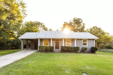 391 Oak Dr, Social Circle, GA 30025