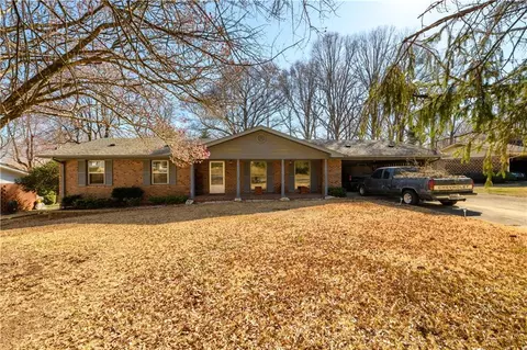2925 Glen Haven Dr, Gainesville, GA 30504