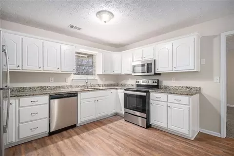 Kitchen - 100 Hunters Keep Trce, Covington, GA 30014 photo 2 of 2