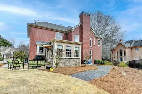 Exterior - 370 Laurel Oak Dr, Suwanee, GA 30024 photo 7 of 9
